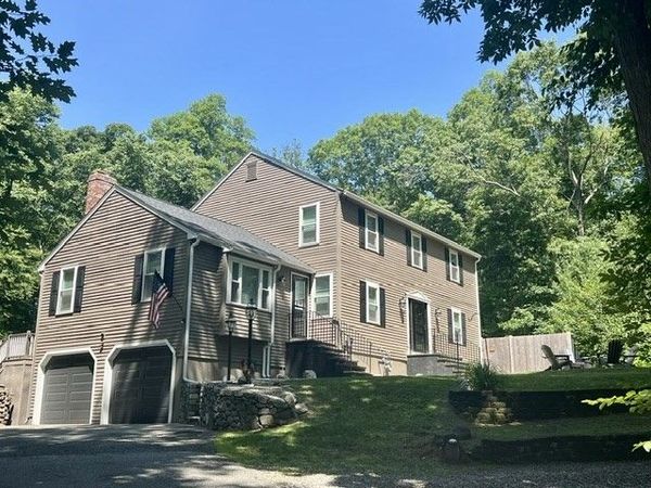 26 Parsonage Hill Rd, Haverhill, MA 01832