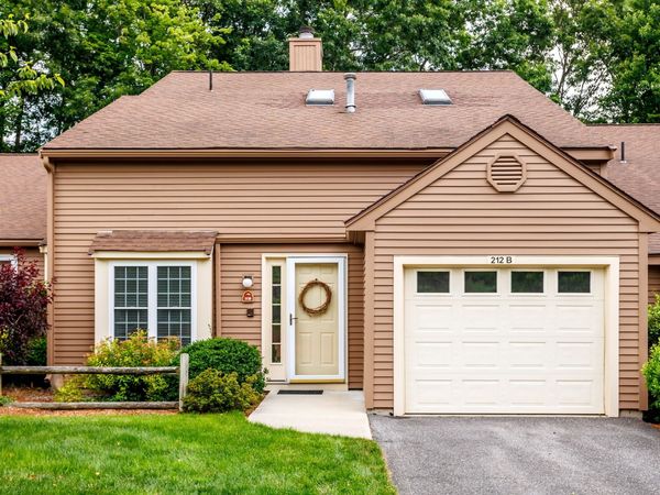 212 Ridgefield Cir, Unit 212B, Clinton, MA 01510