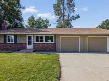 824 Manes Court, Lincoln, NE 68505
