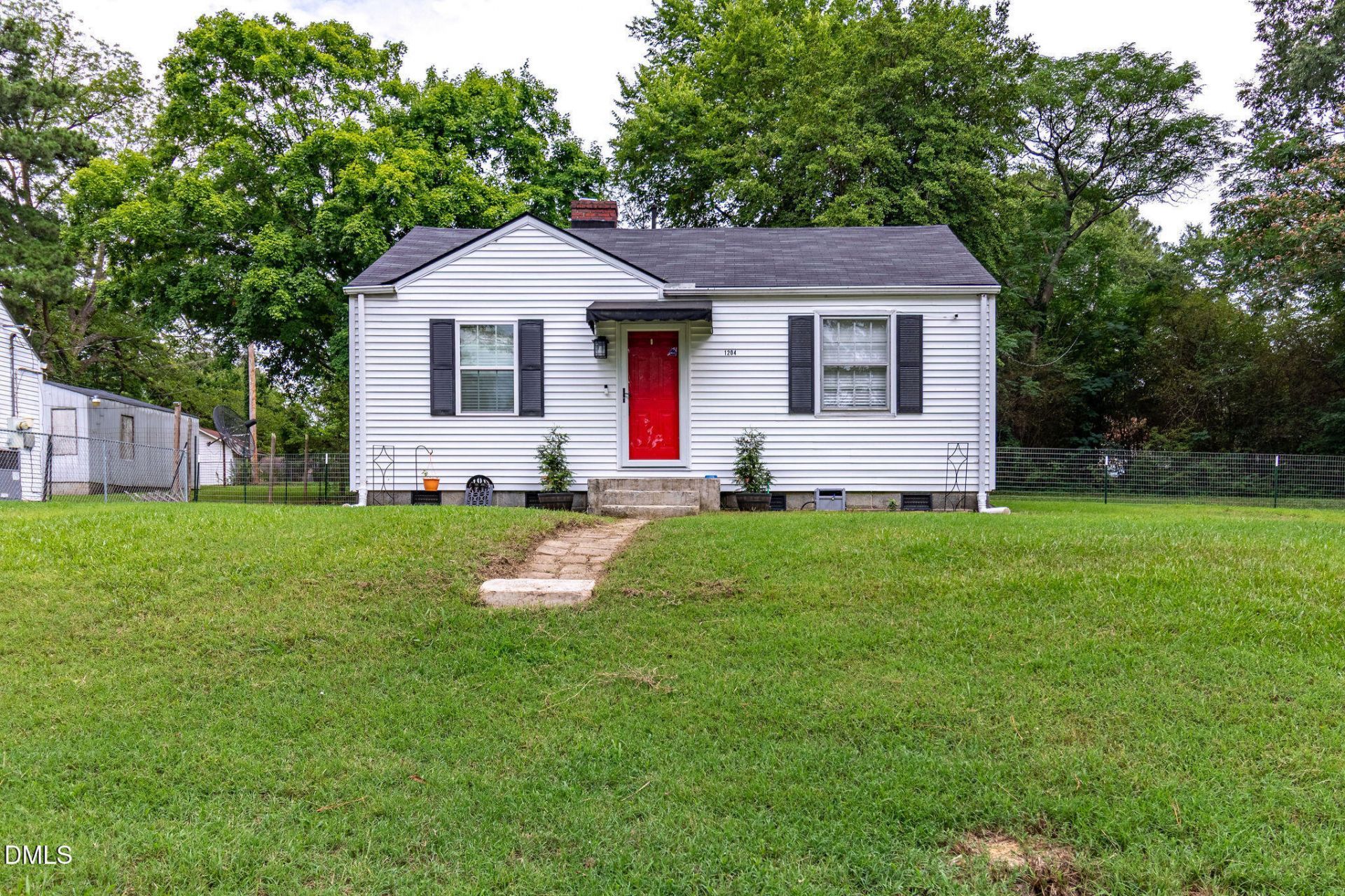 1204 Toisnot Avenue Ne, Wilson, NC 27893 Main Photo