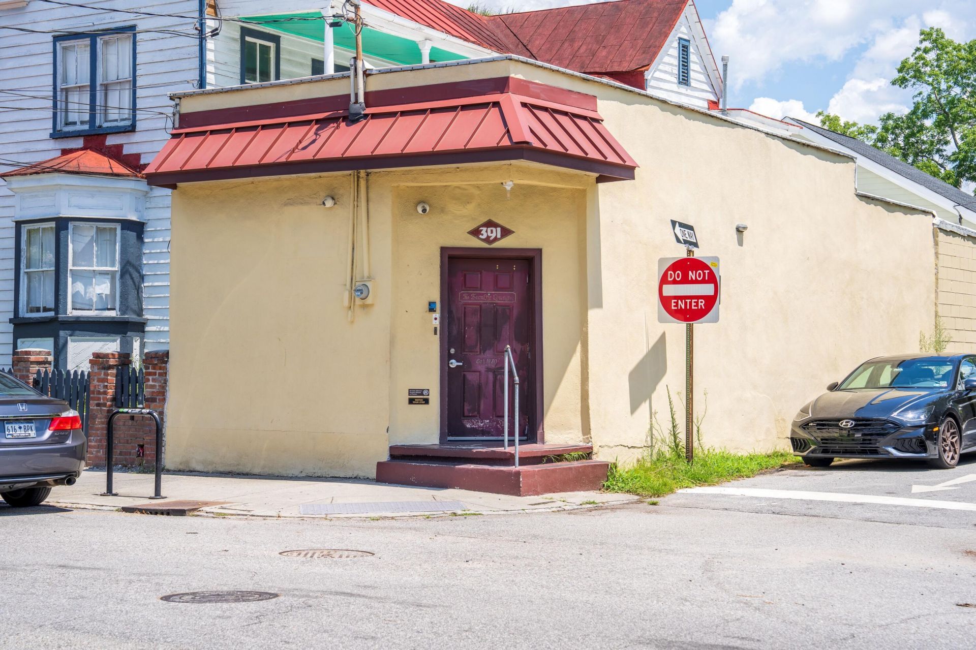 391 Huger Street  Photo 9