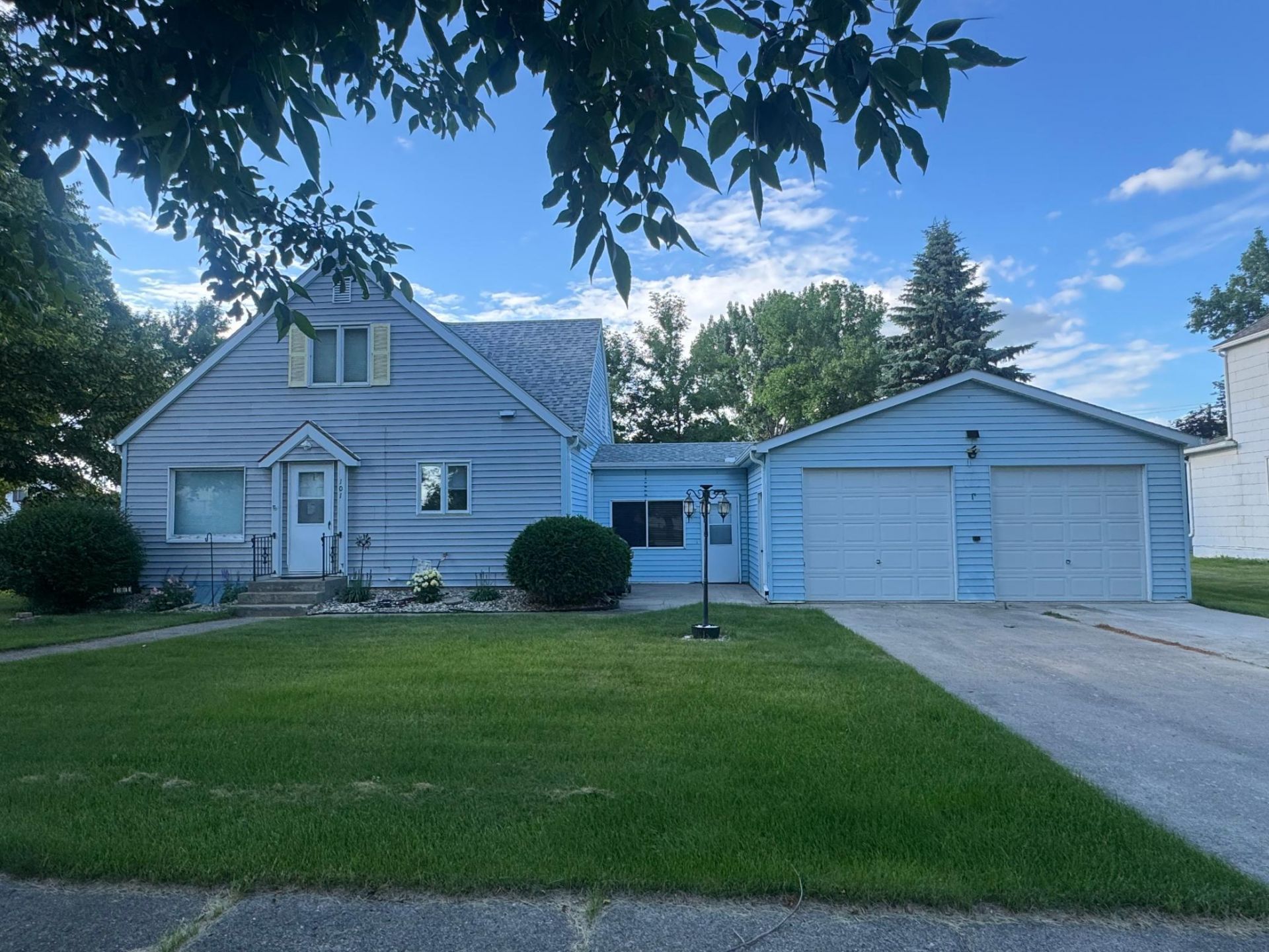 101 6th Street E, Finley, ND 58230 Main Photo