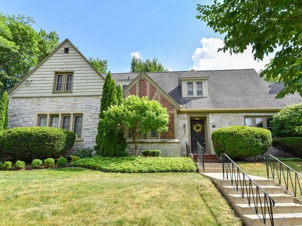 8525 Ravenswood CIRCLE, Wauwatosa, WI 53226
