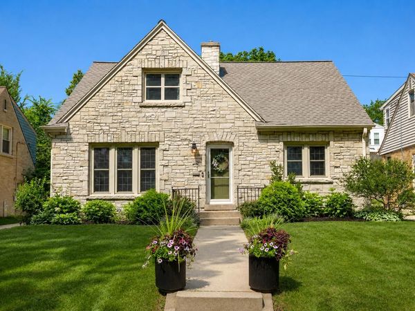 125 N 85th STREET, Wauwatosa, WI 53226