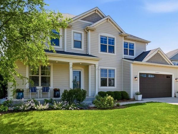 W136N6052 Weyer Farm DRIVE, Menomonee Falls, WI 53051