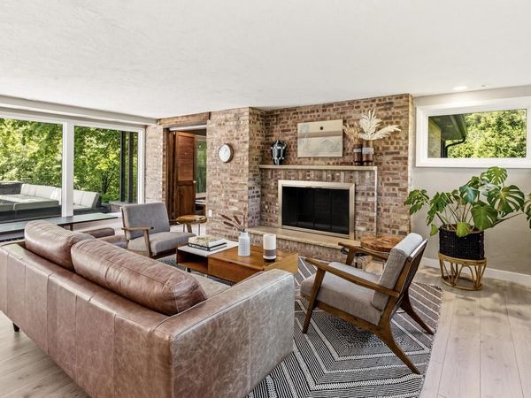 857 E Glenbrook ROAD, Bayside, WI 53217