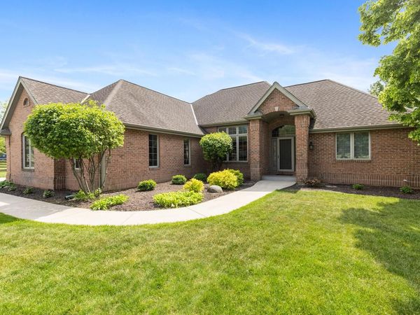 W260N2961 Steeplechase DRIVE, Pewaukee, WI 53072
