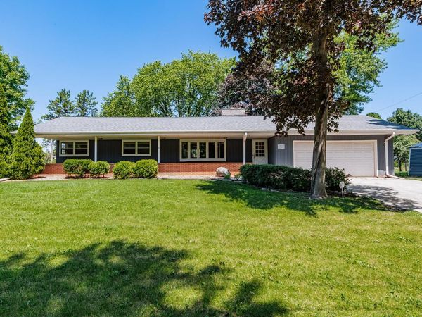 21670 W Glengarry ROAD, New Berlin, WI 53146