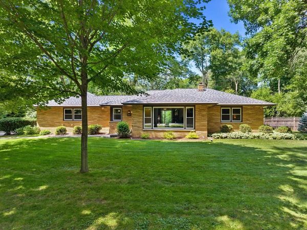 19500 W Pinecrest LANE, New Berlin, WI 53146