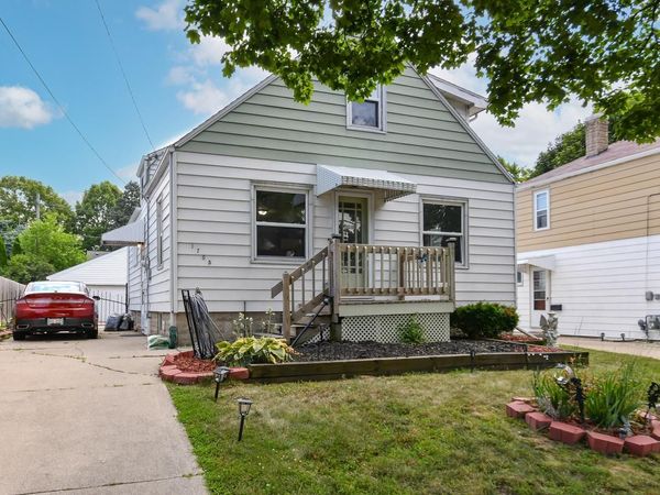 1705 E Eden PLACE, Saint Francis, WI 53235