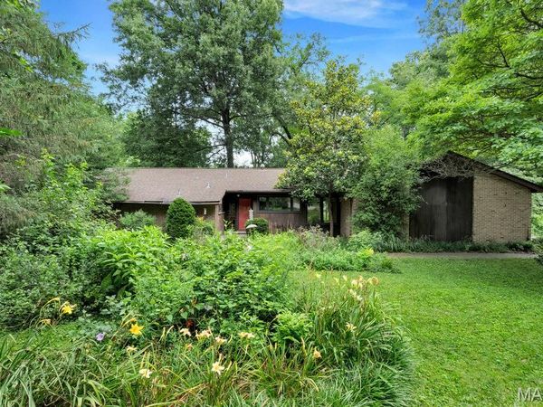 10 Sassafras Manor, Ferguson, MO 63135