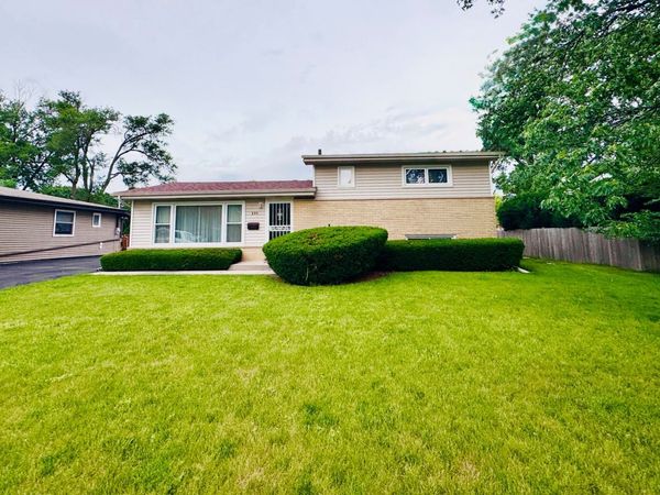 604 N Wilshire Drive , Mount Prospect, IL 60056