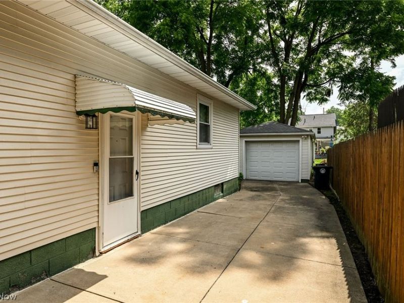 51 Devonshire Drive, Akron, OH 44312 Photo 14