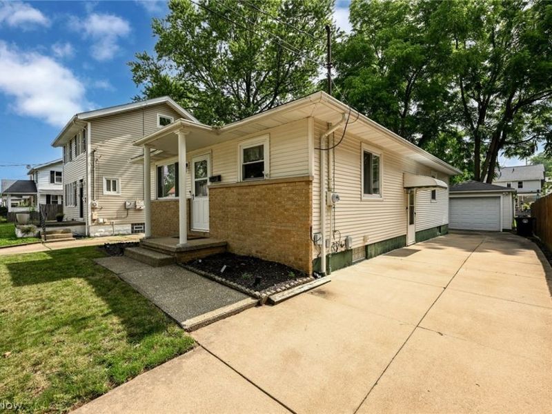 51 Devonshire Drive, Akron, OH 44312 Photo 2