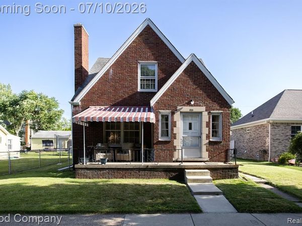 723 Pine Street, Wyandotte, MI 48192