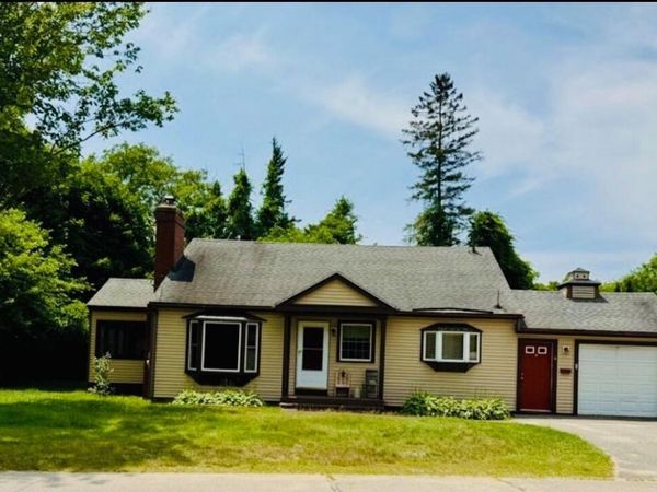 14 Howard Street , Mexico, ME 04257