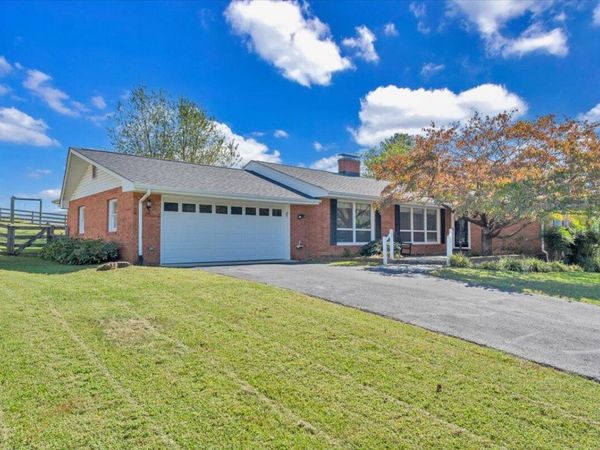 674 Azalea RD , Daleville, VA 24083