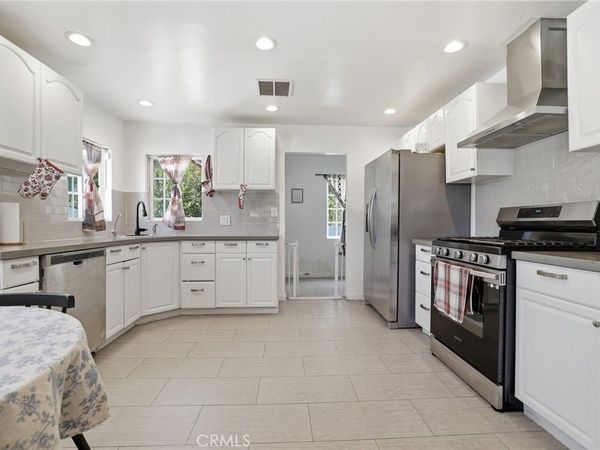 16775 Sierra Highway, Canyon Country, CA 91351