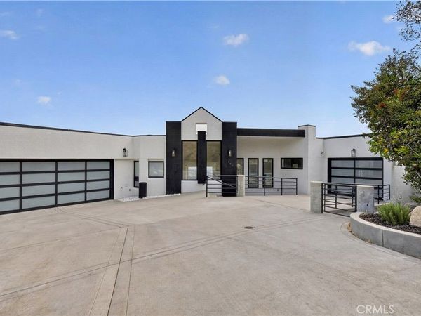 1562 Glen Oaks, Pasadena, CA 91105