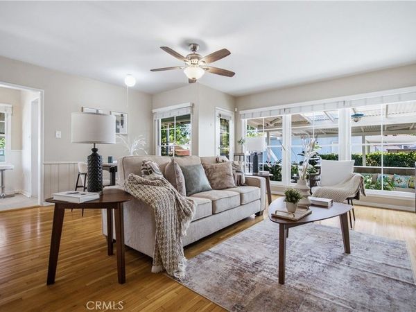 17061 Lorne, Lake Balboa, CA 91406