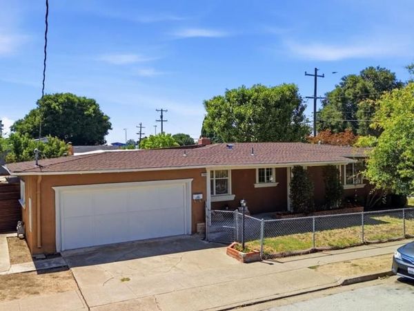 2495 Gloria Way, East Palo Alto, CA 94303