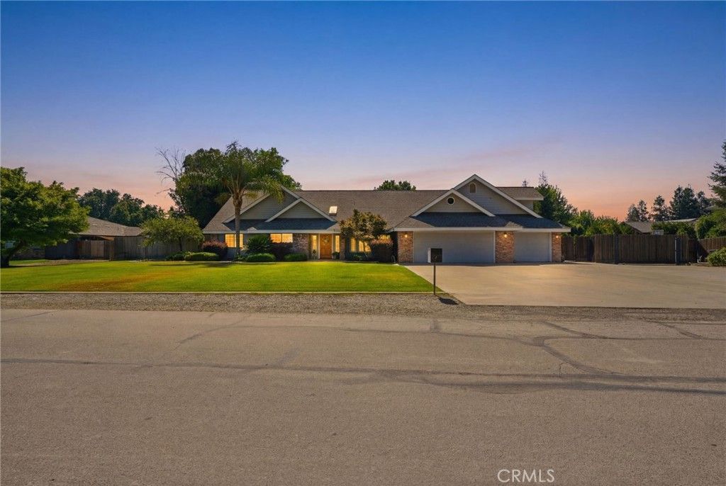 1203 N Tommy Court, Visalia, CA 93291 Main Photo