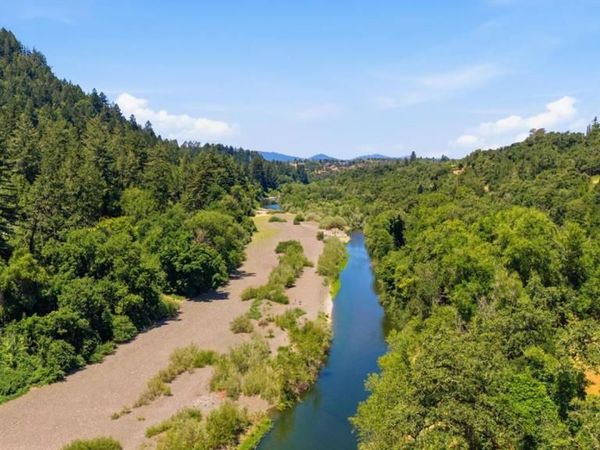 2701 Rio Lindo Avenue, Healdsburg, CA 95448