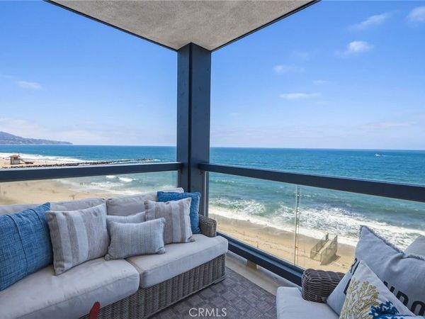 575 Esplanade, Unit 207, Redondo Beach, CA 90277