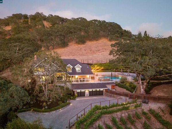 330 Twin Peaks Ln, Alamo, CA 94507