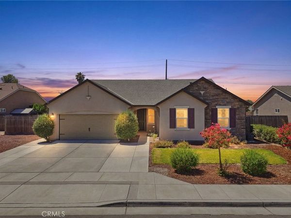 1361 Hoover Way, Hanford, CA 93230