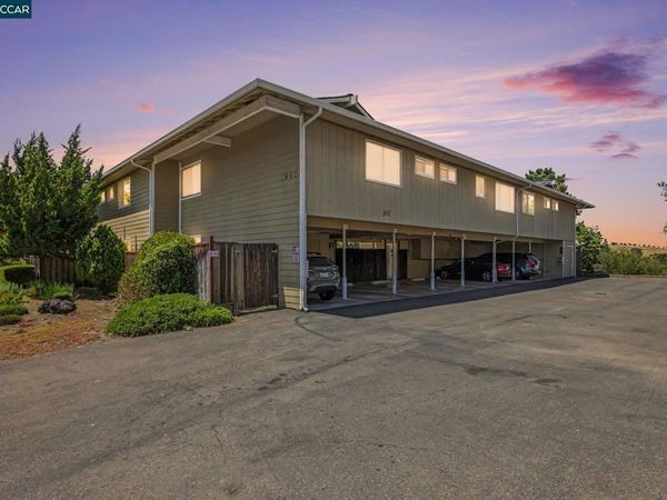 1965 Ascot Dr, Unit 6, Moraga, CA 94556