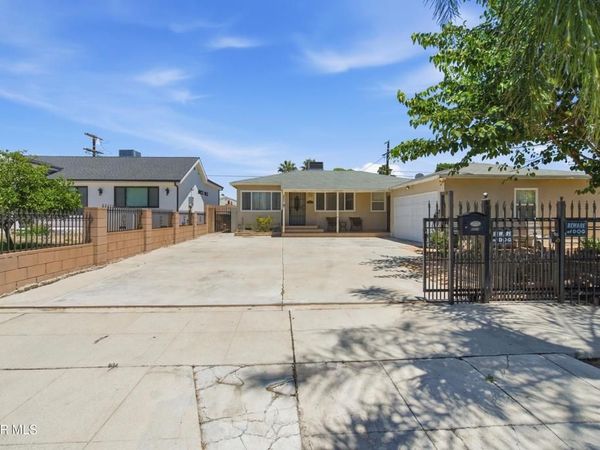 6642 Teesdale Avenue, North Hollywood, CA 91606