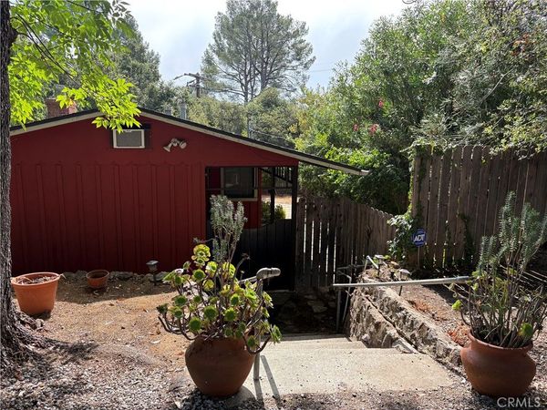 21313 Hillside Dr, Topanga, CA 90290