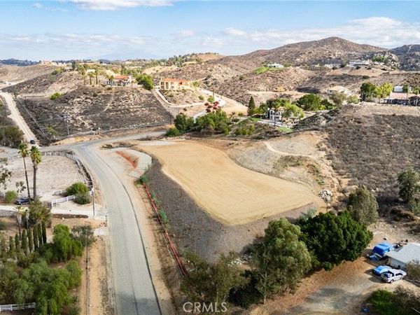 14735 Descanso, Lake Mathews, CA 92570