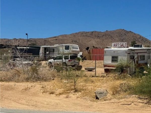1474 Old Woman Springs, Landers, CA 92285