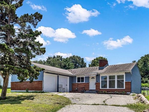 9805 E 33RD Street, Independence, MO 64052