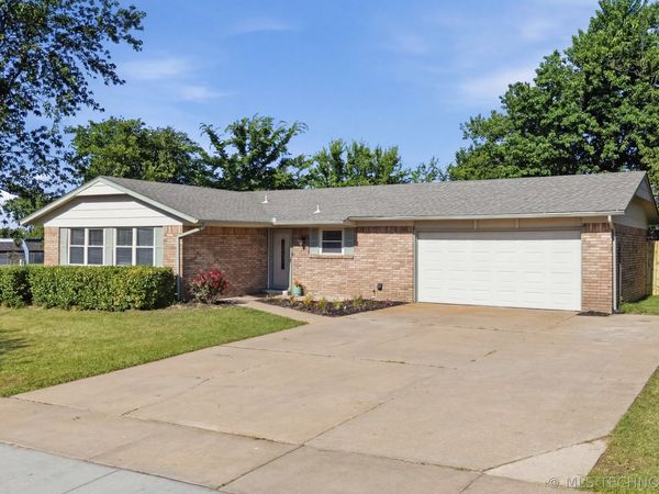 1404 N Cedar Street, Owasso, OK 74055