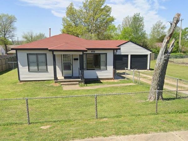 824 S Watchorn Street , Sapulpa, OK 74066