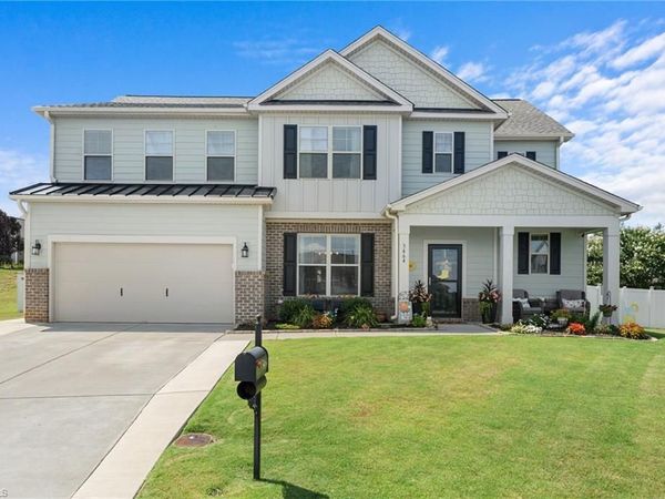 3464 Eagle Cove Court , Pfafftown, NC 27040
