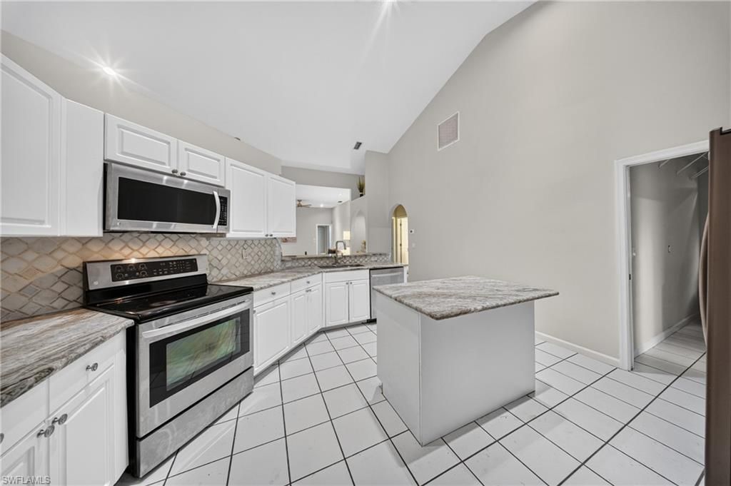 2628 White Cedar Ln , Naples, FL 34109 Photo