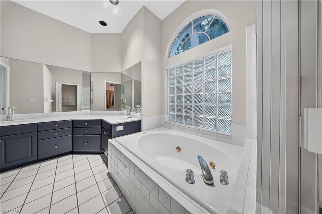 2628 White Cedar Ln , Naples, FL 34109 Photo