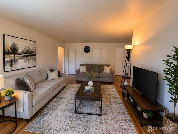24 Woodedge Avenue , Edison, NJ 08817