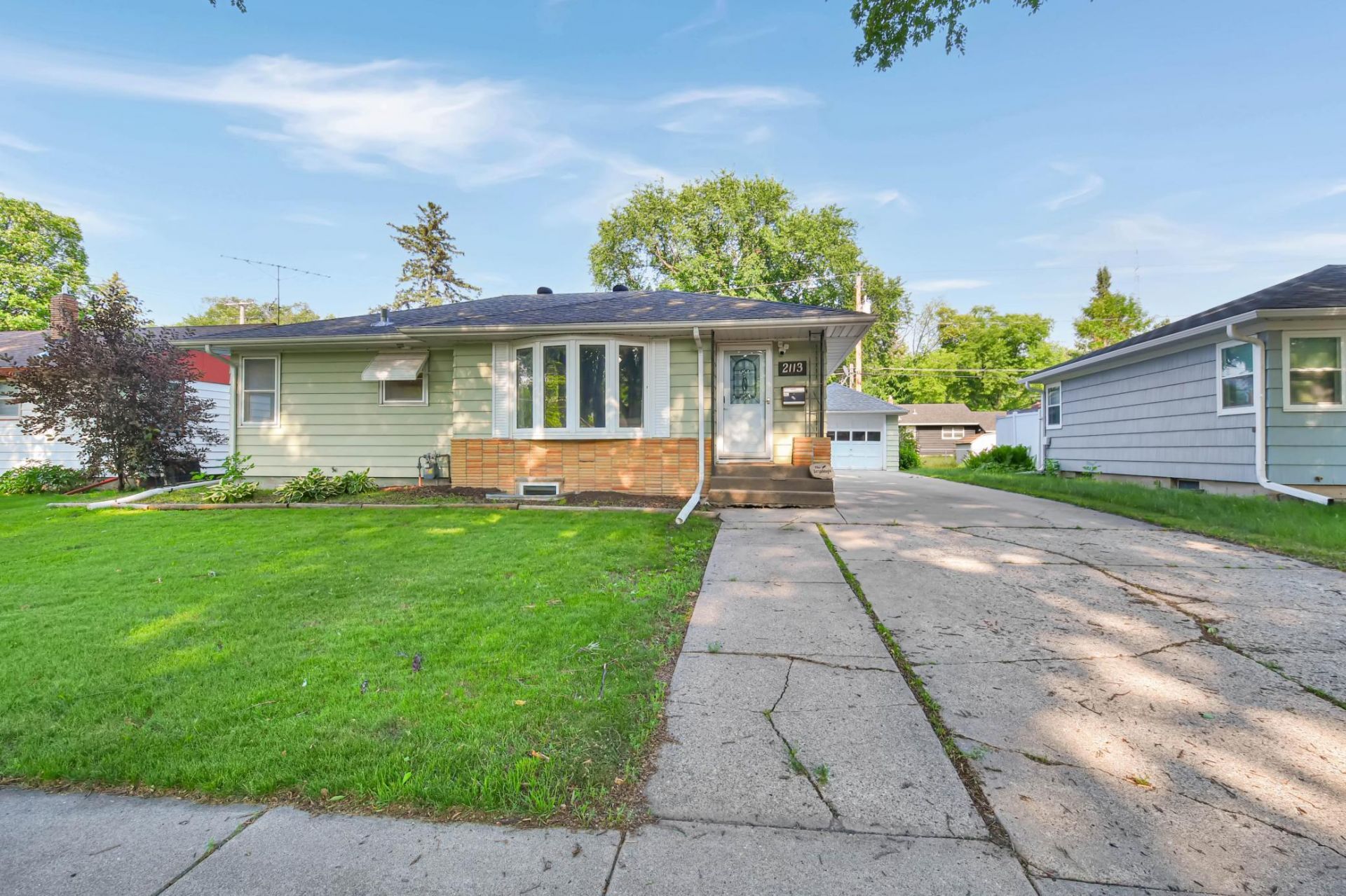 2113 7th Street N primary photo
