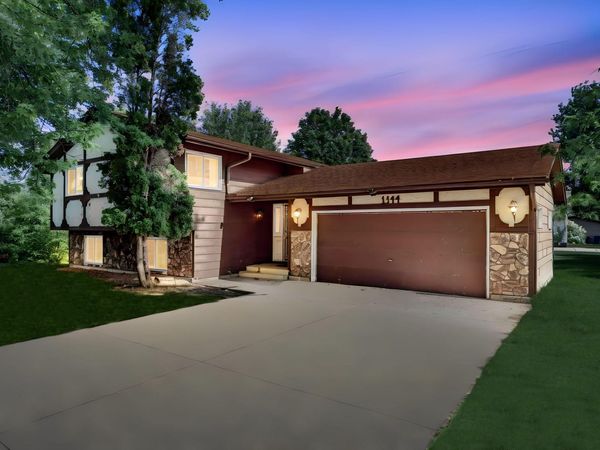 1344 Willow Lake Boulevard , Vadnais Heights, MN 55110