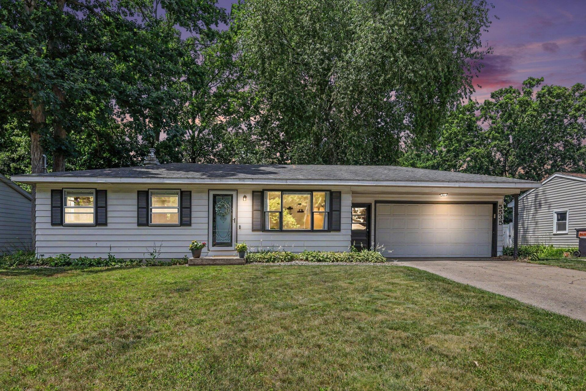 5535 Pinebrook Avenue Se, Kentwood, MI 49548 Main Photo