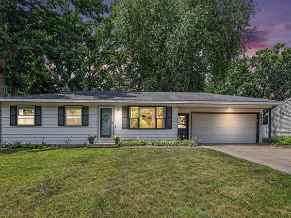5535 Pinebrook Avenue SE, Kentwood, MI 49548