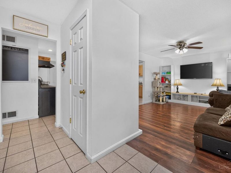 11789 Cedarcreek Drive, Forest Park, OH 45240 Photo 7