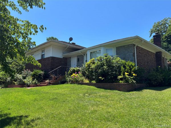 71 Willits Road , Glen Cove, NY 11542