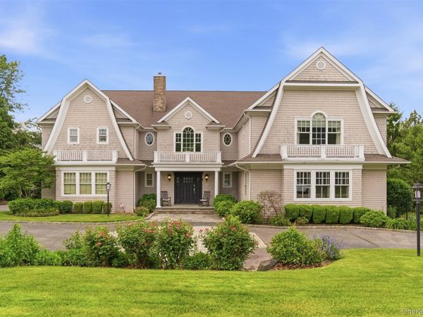 9 May Hill Lane , Dix Hills, NY 11746