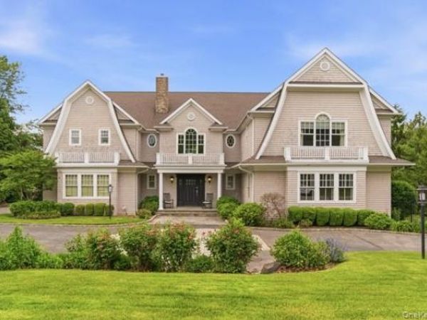 9 May Hill Lane , Dix Hills, NY 11746